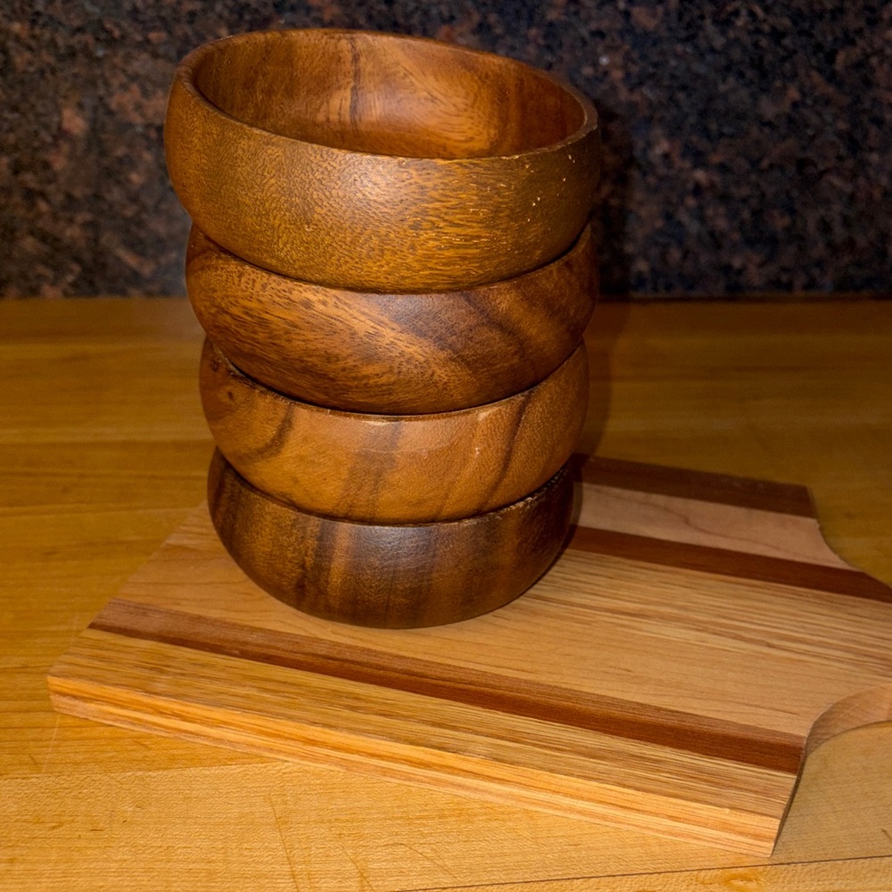 Small cutting /serving board with 4 small bowls.